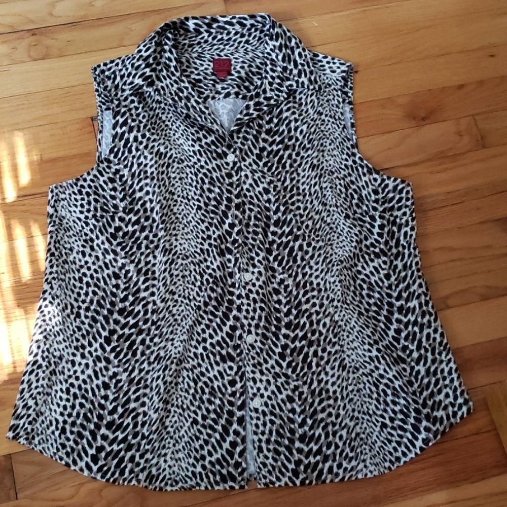 212 Collection Button Front Sleeveless Blouse NWOT